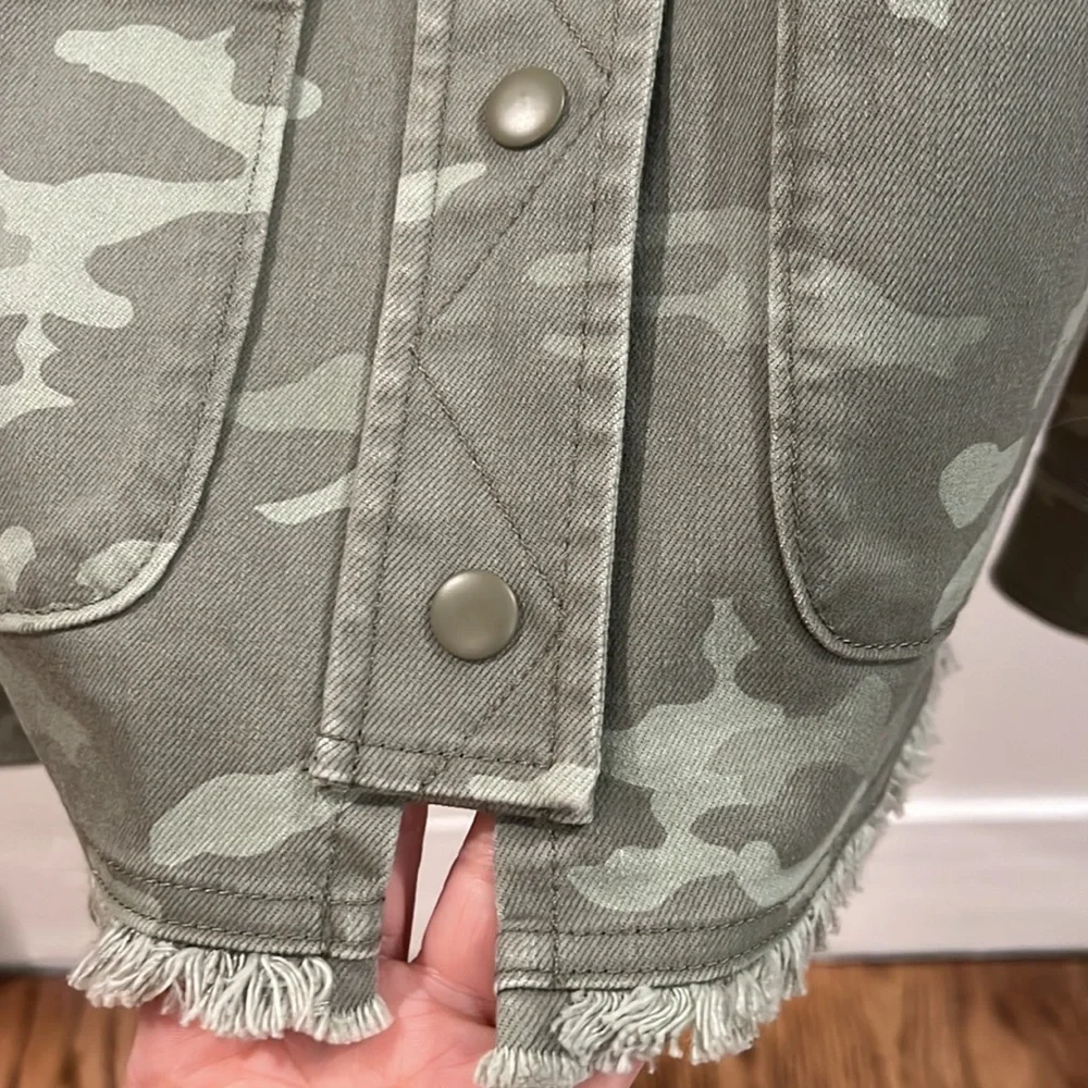 LIKE NEW ISAAC MIZRAHI LIVE! True Denim Printed Fringe Hem Jacket.  Size XS - Picture 11 of 14